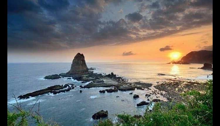 The Charm of Papuma Beach, an Exotic Jember Tourist Destination that is Iconic and Instagrammable