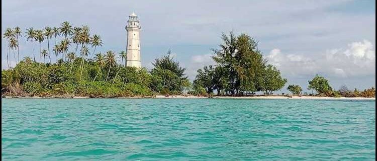 Gaze at the Charming Beauty of Many Islands from the Rangit Island Lighthouse