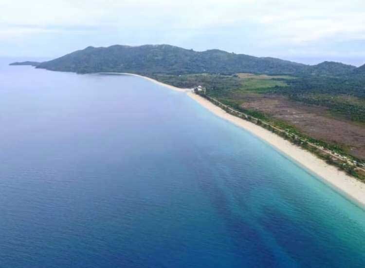 Sisi Beach One of the Most Beautiful Beach Tourism Destinations in Natuna