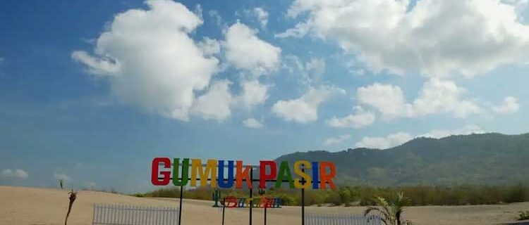 Parangkusumo Beach, Panoramic Beauty Wrapped in Legend